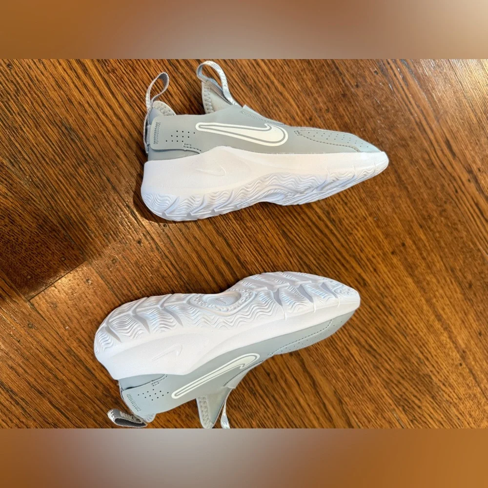 Nike Gray and White Flex Runner 3 size youth 13 - New - Picture 6 of 6